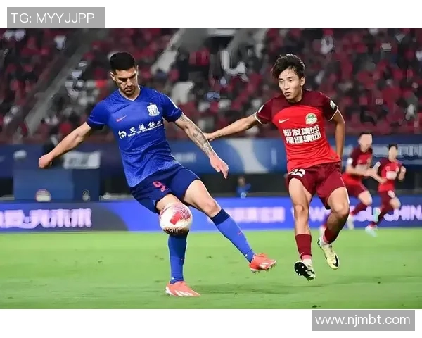 上海申花迎战河南建业争夺中超联赛关键三分全力以赴展现球队实力