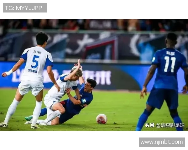 上海申花迎战河南建业争夺中超联赛关键三分全力以赴展现球队实力