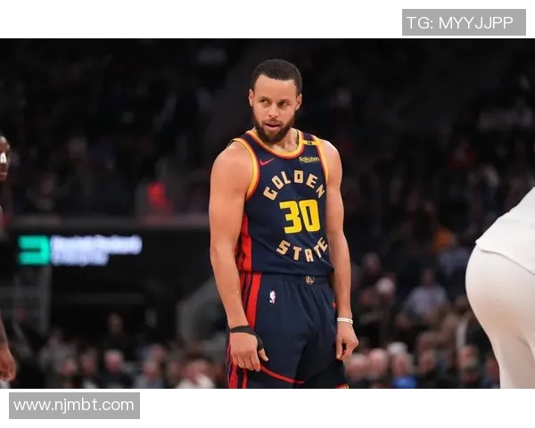 勇士与爵士季后赛第三场激战回顾球星表现与战术分析